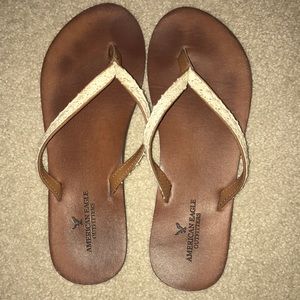 AMERICAN EAGLE LACE FLIP FLOPS